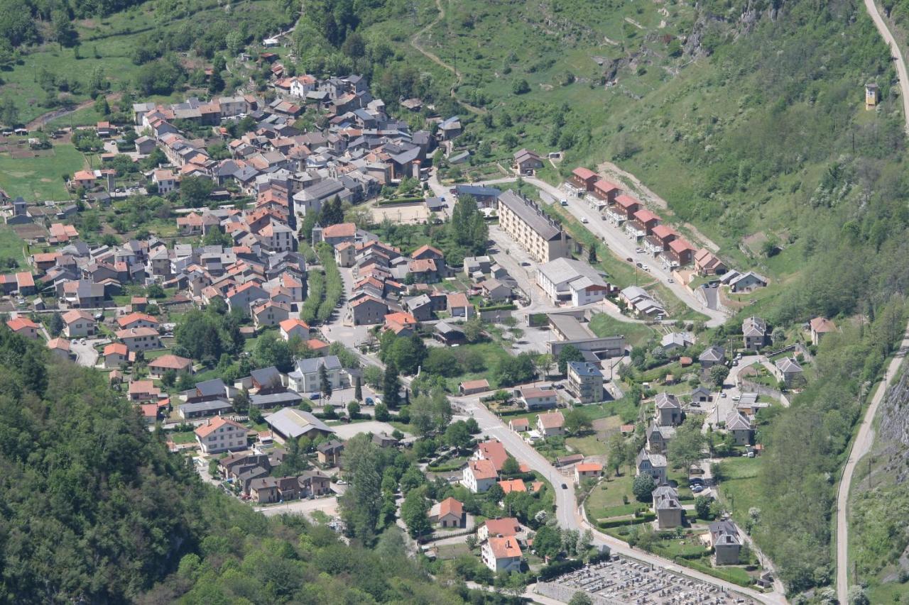 La Maison Des Vacances Auzat Экстерьер фото